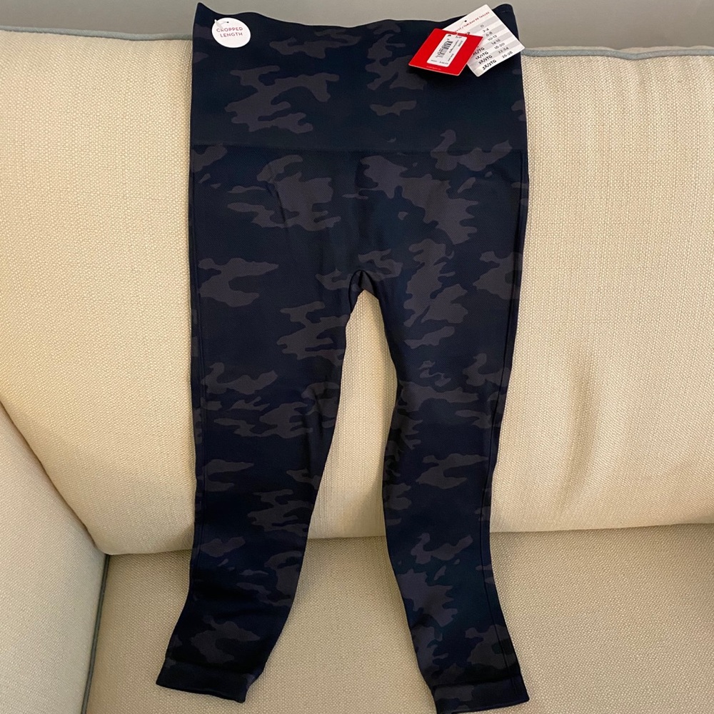SPANX NWT camouflage cropped leggings small petite